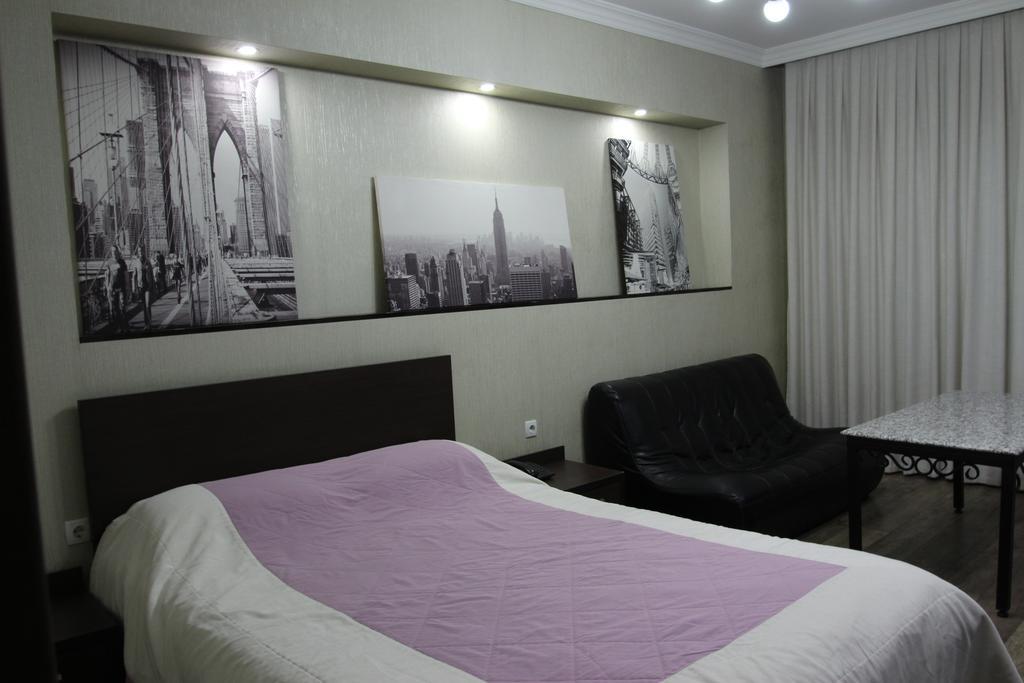 Delphin Guest House Bischkek Exterior foto